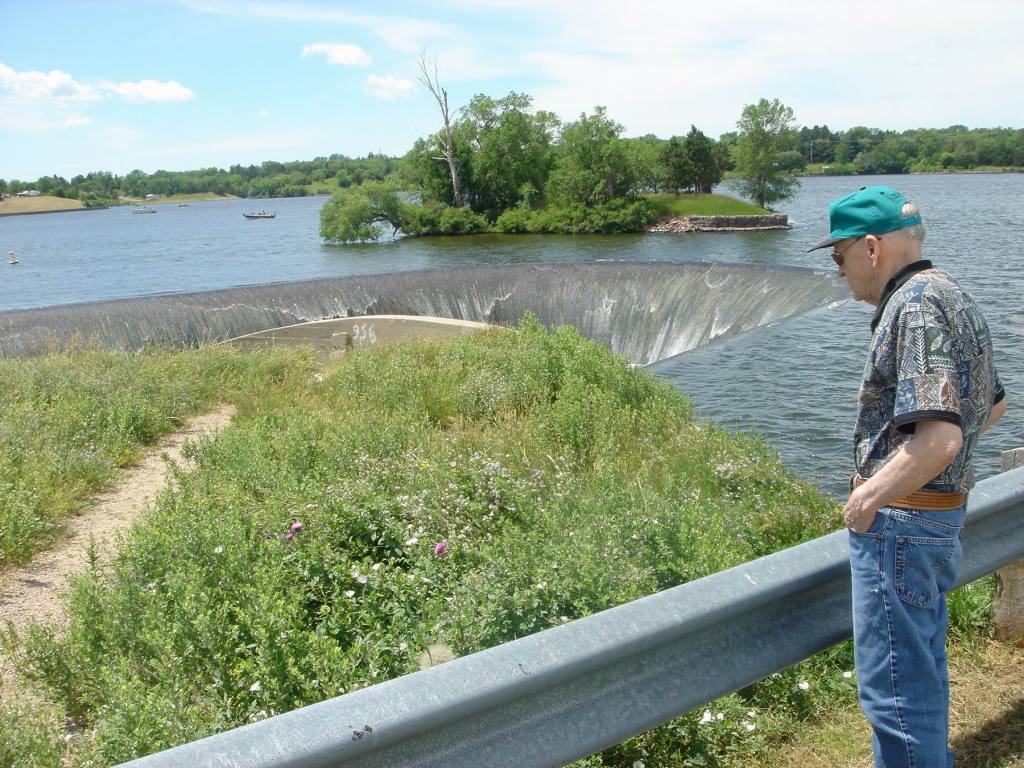 2005/07(July)/04(Mitchell)/1024x768_2005-07-04-Lake-Mitchell-spillway-04.JPG