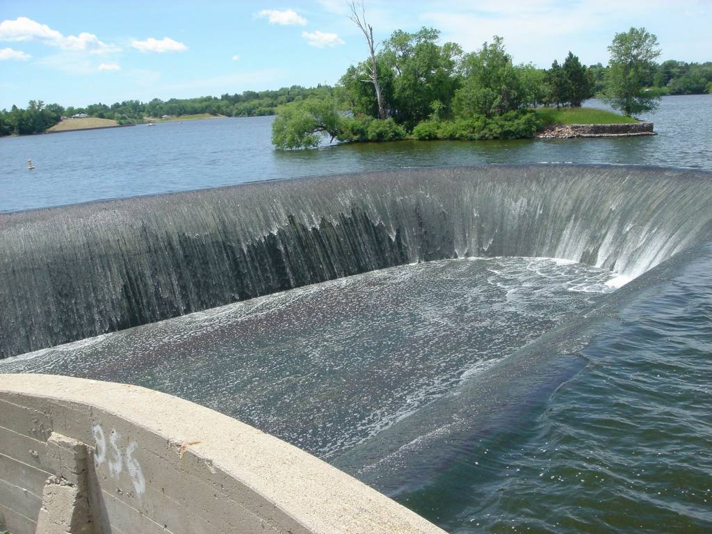 2005/07(July)/04(Mitchell)/1024x768_2005-07-04-Lake-Mitchell-spillway-05.JPG