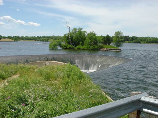 2005-07-04-Lake-Mitchell-spillway-00.JPG