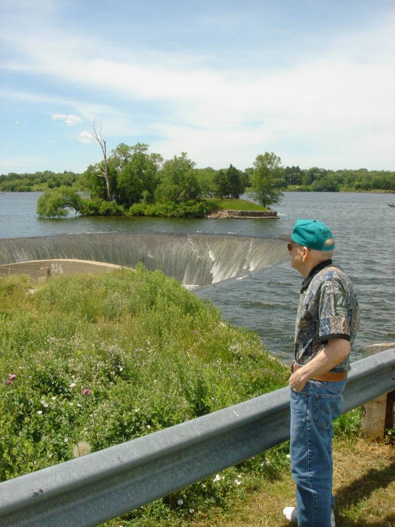2005/07(July)/04(Mitchell)/800x600_2005-07-04-Lake-Mitchell-spillway-03.JPG