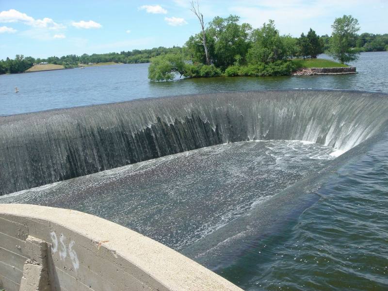2005/07(July)/04(Mitchell)/800x600_2005-07-04-Lake-Mitchell-spillway-05.JPG