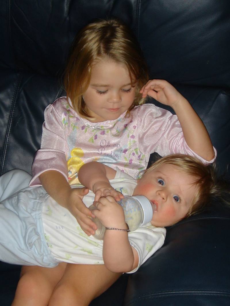 2005/08(Aug)/01(Ian)/800x600_2005-08-19-Ian-Missy-2.JPG