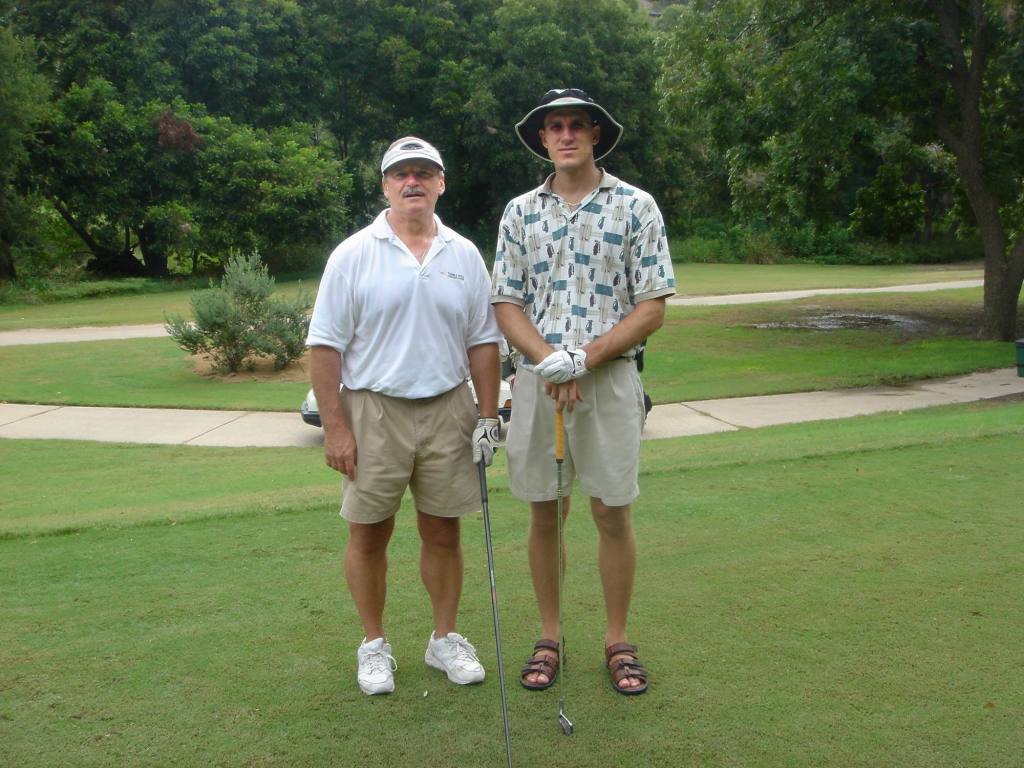 2005/08(Aug)/02(Travis-Golf)/1024x768_2005-08-28-Travis-35thBD-2.JPG