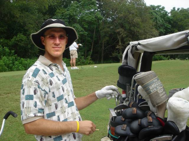 2005/08(Aug)/02(Travis-Golf)/640x480_2005-08-28-Travis-35thBD-0.JPG