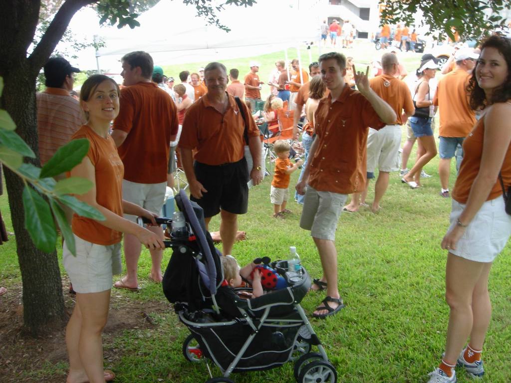 2005/09(Sept)/02(TexasTailgaters)/1024x768_2005-09-03-Lafeyette-Game-07.JPG