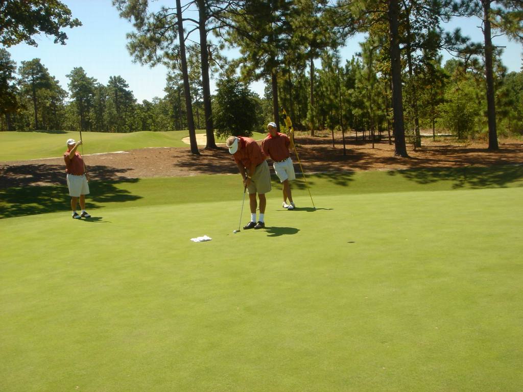 2005/09(Sept)/03(Pinehurst)/02(Round-1)/1024x768_2005-09-08-13-1st-Round-Course-8.JPG