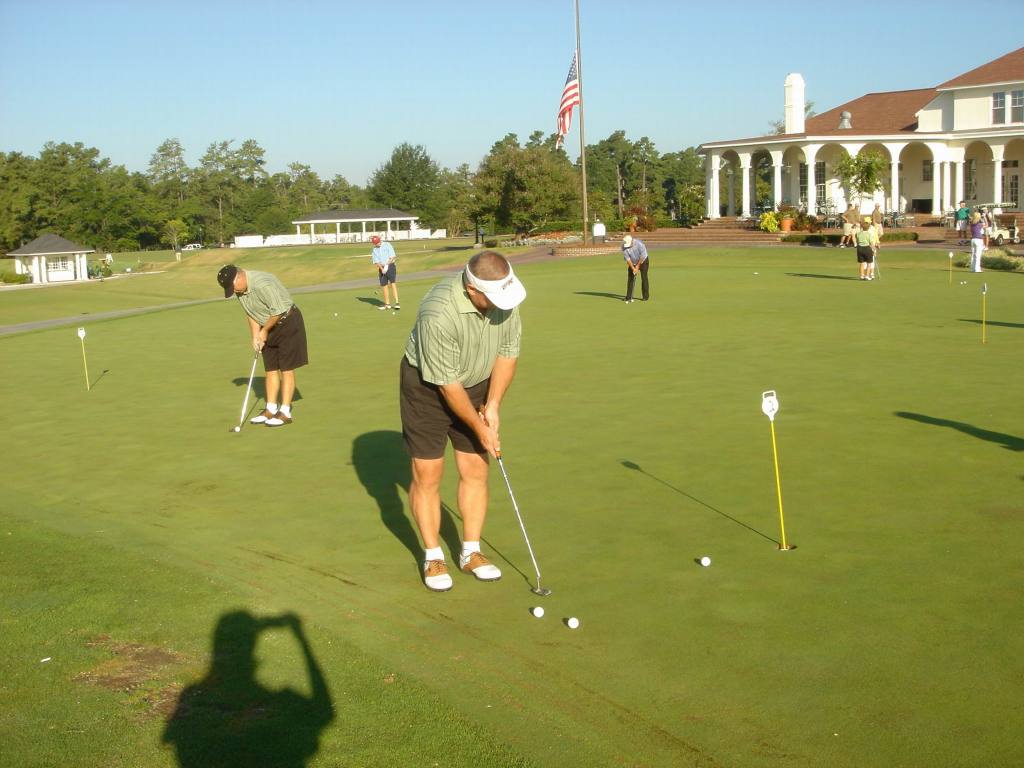 2005/09(Sept)/03(Pinehurst)/03(Round-2)/1024x768_2005-09-09-01-2ndRound-Course2.JPG