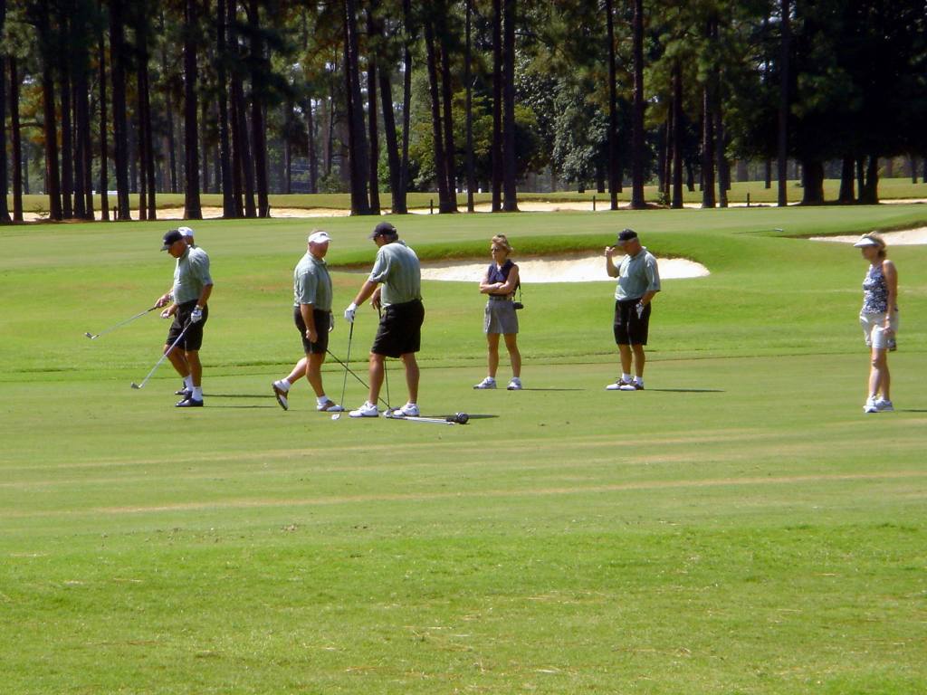 2005/09(Sept)/03(Pinehurst)/03(Round-2)/1024x768_2005-09-09-29-2ndRound-Course2.JPG