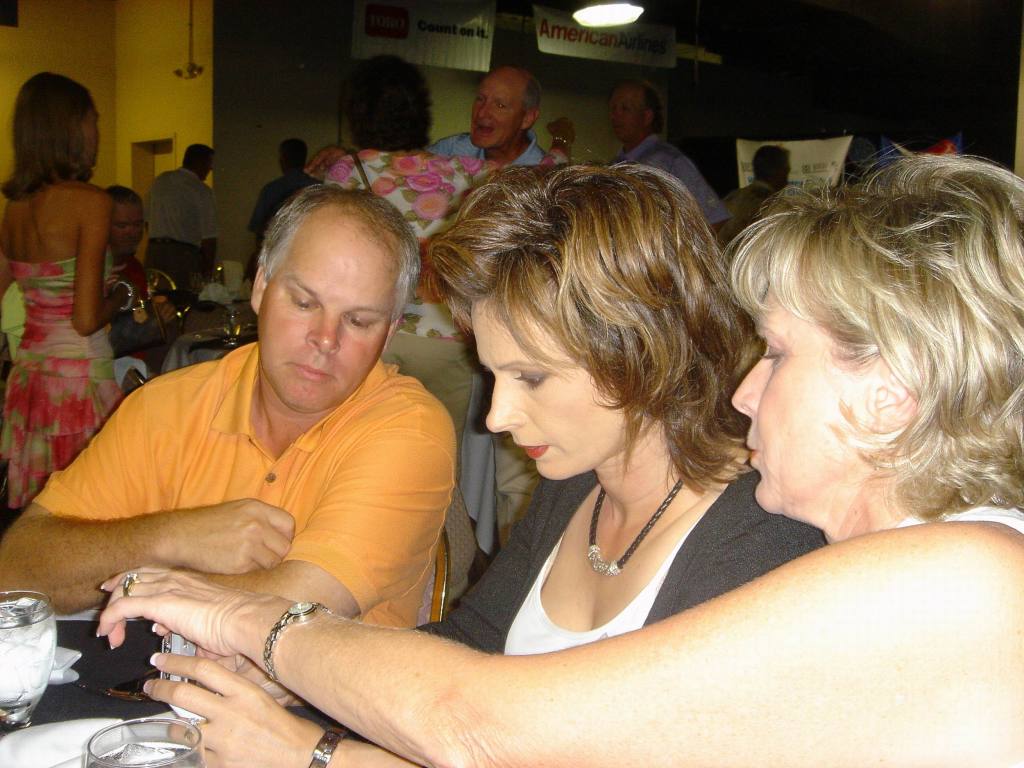 2005/09(Sept)/03(Pinehurst)/03(Round-2)/1024x768_2005-09-09-37-Dinner.JPG