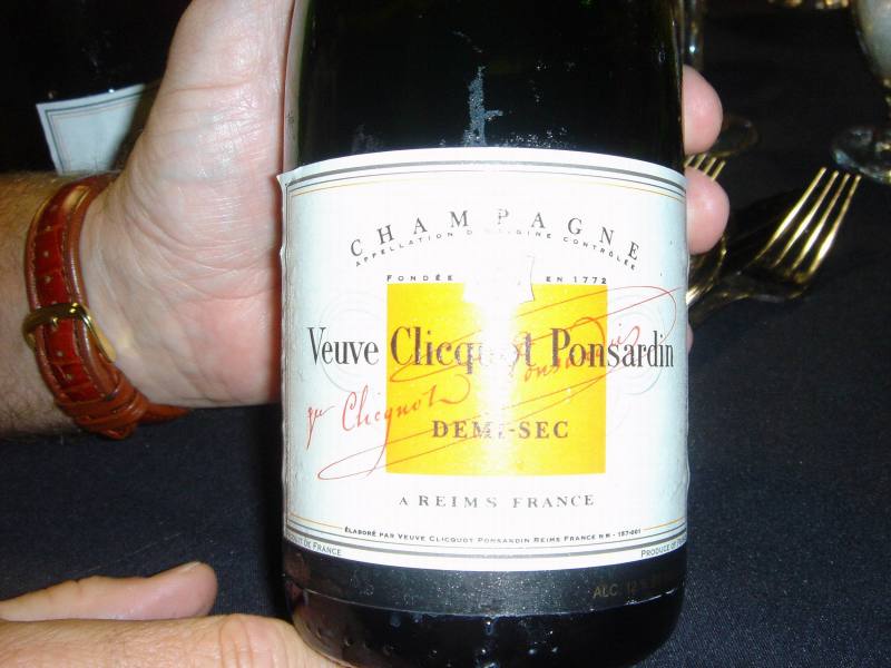 2005/09(Sept)/03(Pinehurst)/03(Round-2)/800x600_2005-09-09-46-Dinner.JPG