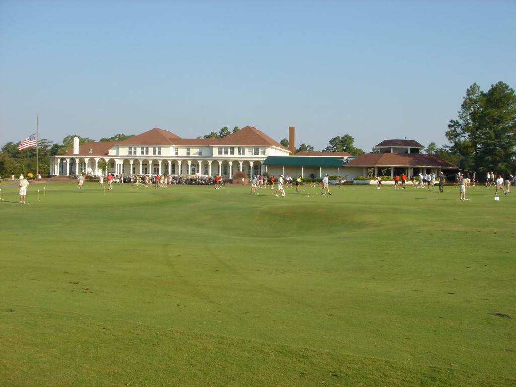 2005/09(Sept)/03(Pinehurst)/04(Round-3)/1024x768_2005-09-10-00-Round3-Course5.JPG