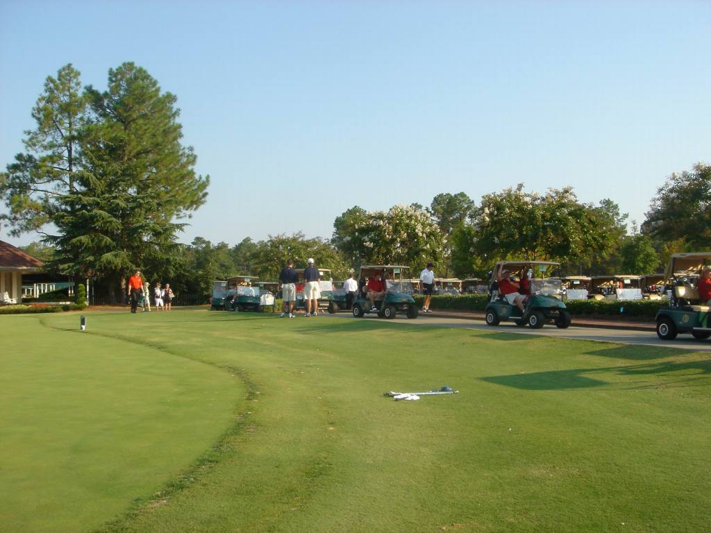 2005/09(Sept)/03(Pinehurst)/04(Round-3)/1024x768_2005-09-10-02-Round3-Course5.JPG