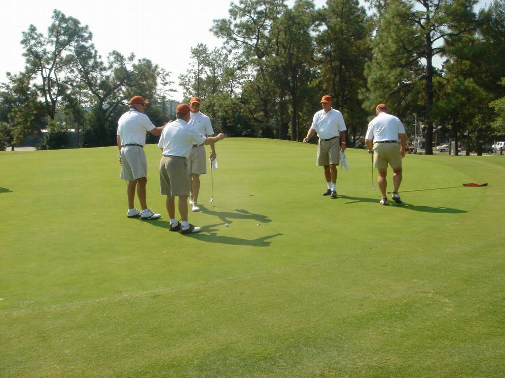 2005/09(Sept)/03(Pinehurst)/04(Round-3)/1024x768_2005-09-10-25-Round3-Course5.JPG
