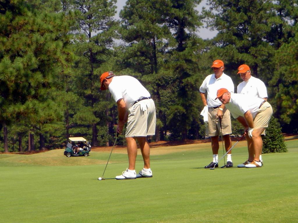 2005/09(Sept)/03(Pinehurst)/04(Round-3)/1024x768_2005-09-10-37-Round3-Course5.JPG