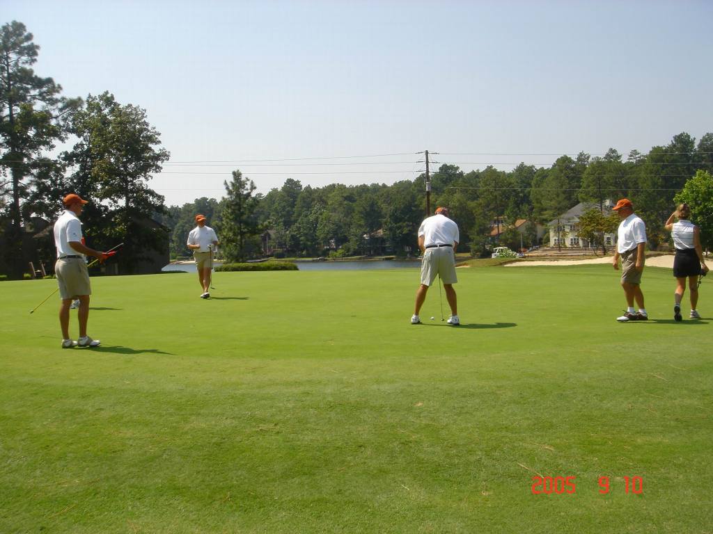 2005/09(Sept)/03(Pinehurst)/04(Round-3)/1024x768_2005-09-10-46-Round3-Course5.JPG