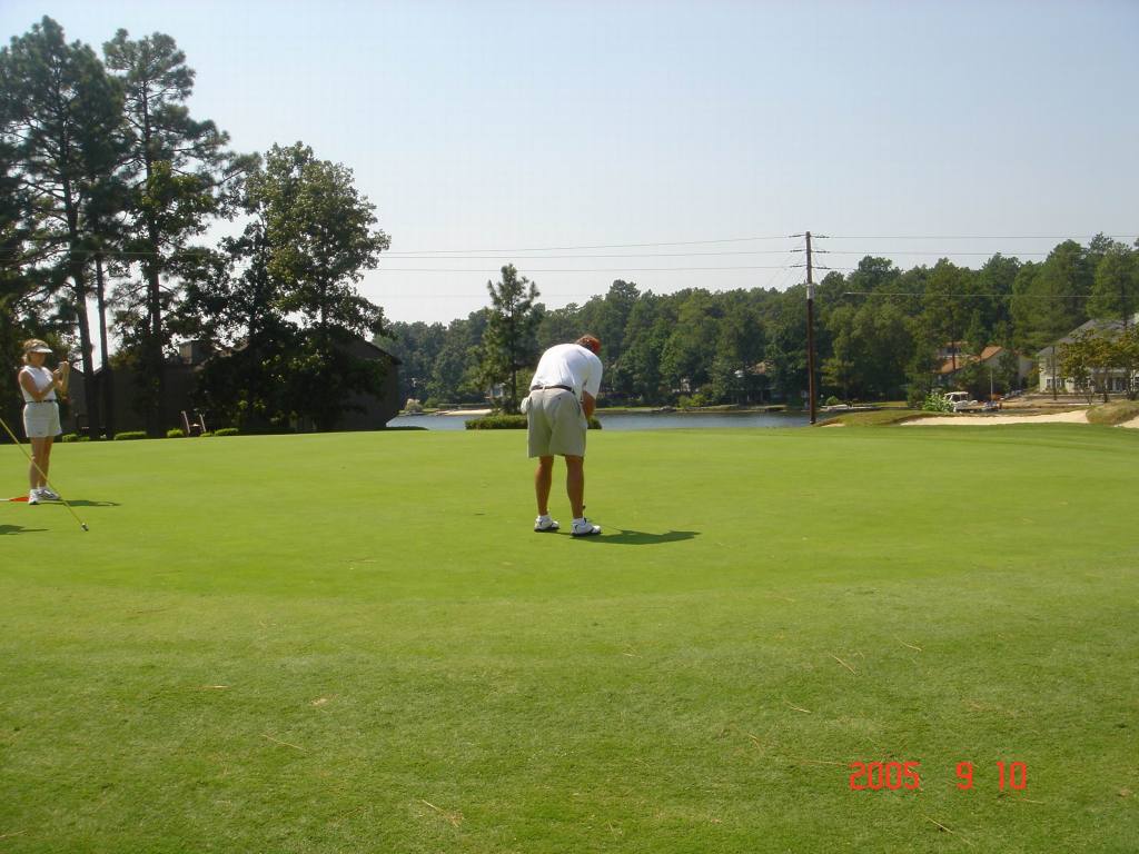 2005/09(Sept)/03(Pinehurst)/04(Round-3)/1024x768_2005-09-10-47-Round3-Course5.JPG