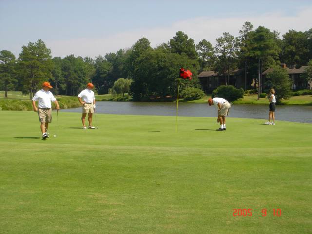 2005/09(Sept)/03(Pinehurst)/04(Round-3)/640x480_2005-09-10-49-Round3-Course5.JPG