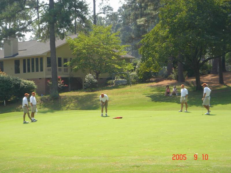 2005/09(Sept)/03(Pinehurst)/04(Round-3)/800x600_2005-09-10-30-Round3-Course5.JPG