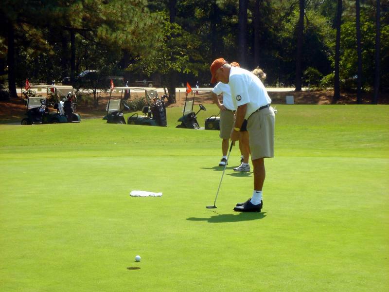 2005/09(Sept)/03(Pinehurst)/04(Round-3)/800x600_2005-09-10-34-Round3-Course5.JPG