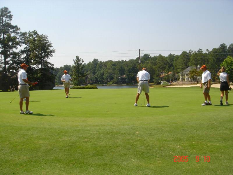 2005/09(Sept)/03(Pinehurst)/04(Round-3)/800x600_2005-09-10-46-Round3-Course5.JPG