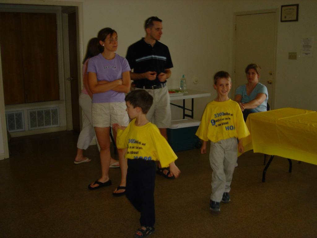 2005/10(Oct)/01(Chance-6thBD)/1024x768_2005-10-02-Chance-6thBD-Magic-05.JPG