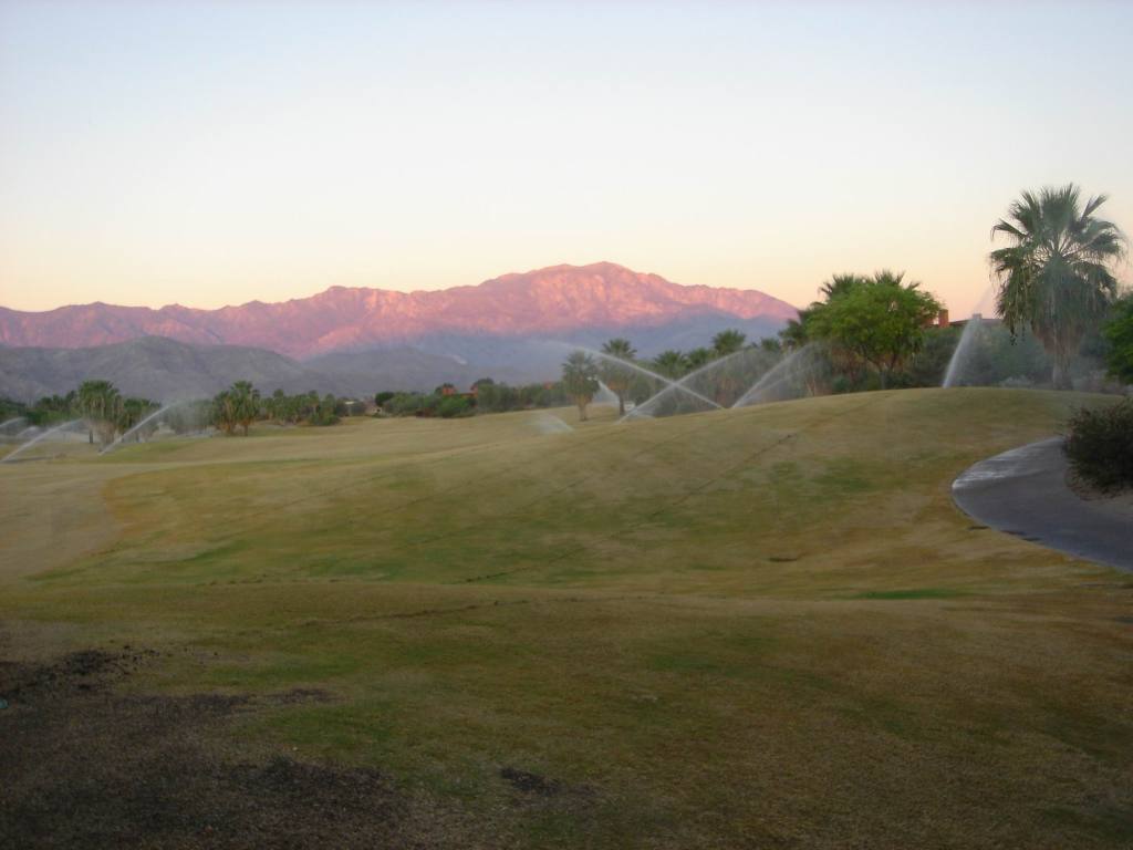 2005/10(Oct)/02(Golf-Palm-Desert)/1024x768_2005-10-05-07-Desert-Willow-Condo-Course.JPG