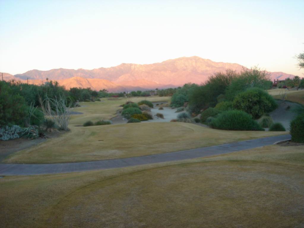 2005/10(Oct)/02(Golf-Palm-Desert)/1024x768_2005-10-05-08-Desert-Willow-Condo-Course.JPG