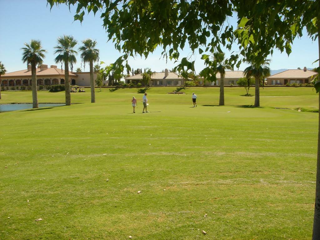 2005/10(Oct)/02(Golf-Palm-Desert)/1024x768_2005-10-06-17-Indian-Springs.JPG