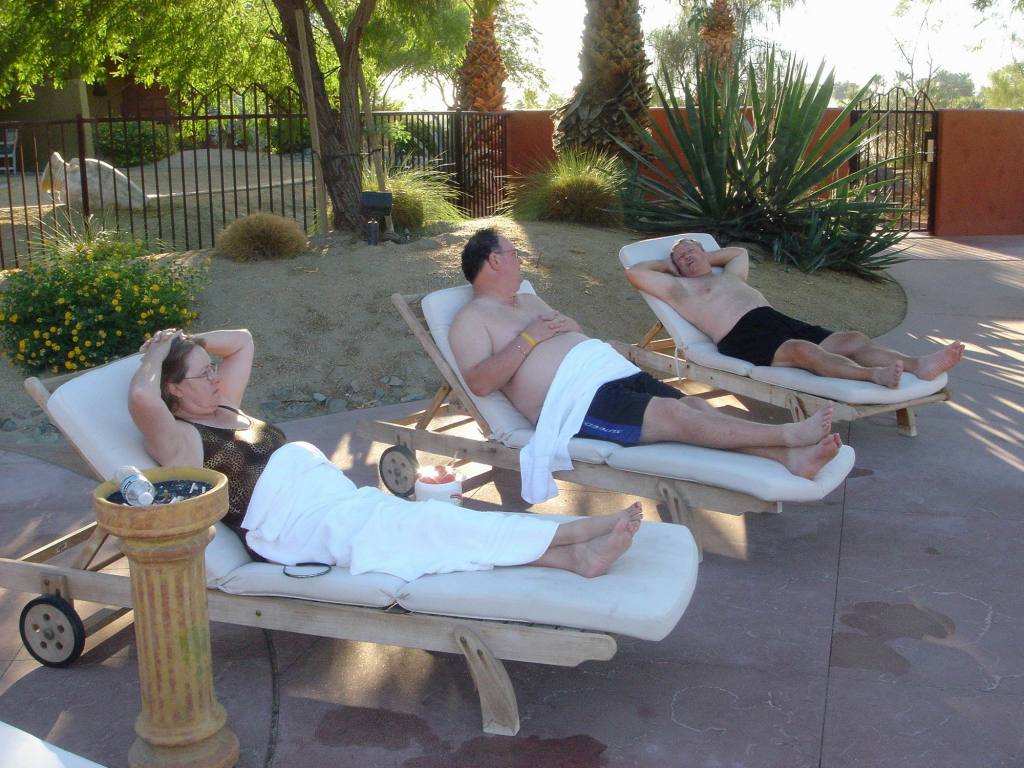 2005/10(Oct)/02(Golf-Palm-Desert)/1024x768_2005-10-07-23-Pool.JPG