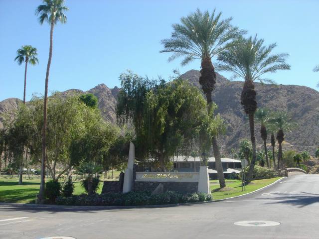 2005/10(Oct)/02(Golf-Palm-Desert)/640x480_2005-10-04-04-Indian-Wells.JPG