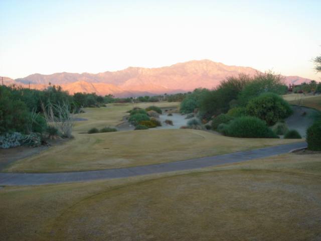 2005/10(Oct)/02(Golf-Palm-Desert)/640x480_2005-10-05-08-Desert-Willow-Condo-Course.JPG