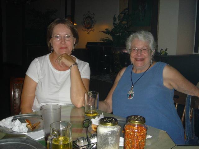 2005/10(Oct)/02(Golf-Palm-Desert)/640x480_2005-10-06-20-Palm-Springs-Village-Fest.JPG