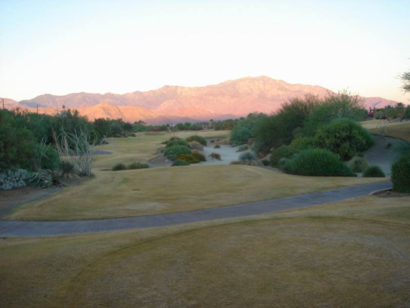 2005/10(Oct)/02(Golf-Palm-Desert)/800x600_2005-10-05-08-Desert-Willow-Condo-Course.JPG