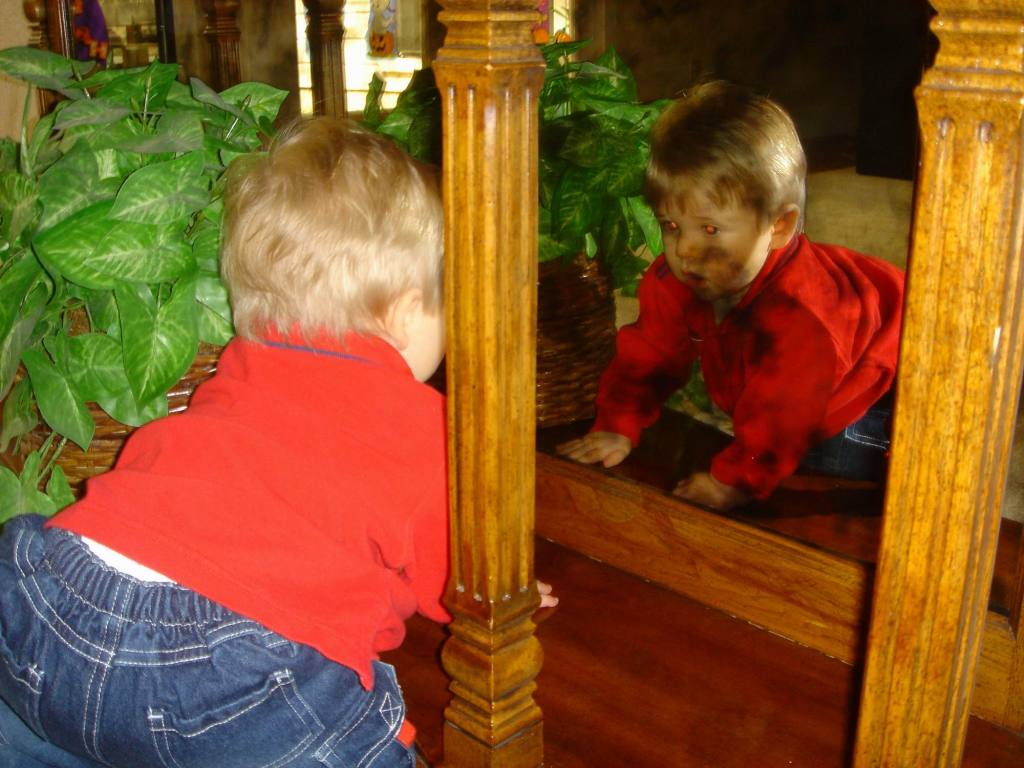 2005/10(Oct)/03(Ian)/1024x768_2005-10-28-18-Ian-7-months.JPG