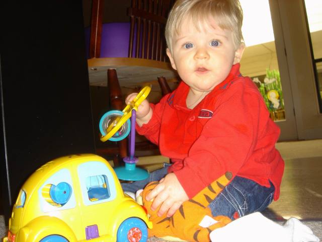 2005-10-28-07-Ian-7-months.JPG