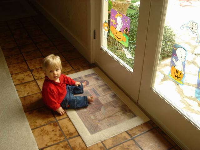 2005/10(Oct)/03(Ian)/640x480_2005-10-28-13-Ian-7-months.JPG