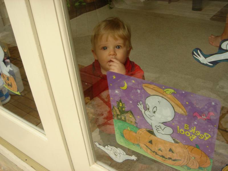 2005/10(Oct)/03(Ian)/800x600_2005-10-28-11-Ian-7-months.JPG