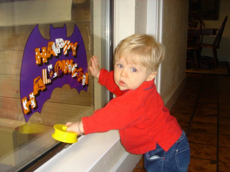 2005/10(Oct)/03(Ian)/800x600_2005-10-28-15-Ian-7-months.JPG
