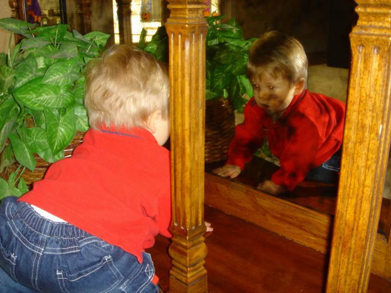 2005/10(Oct)/03(Ian)/800x600_2005-10-28-18-Ian-7-months.JPG