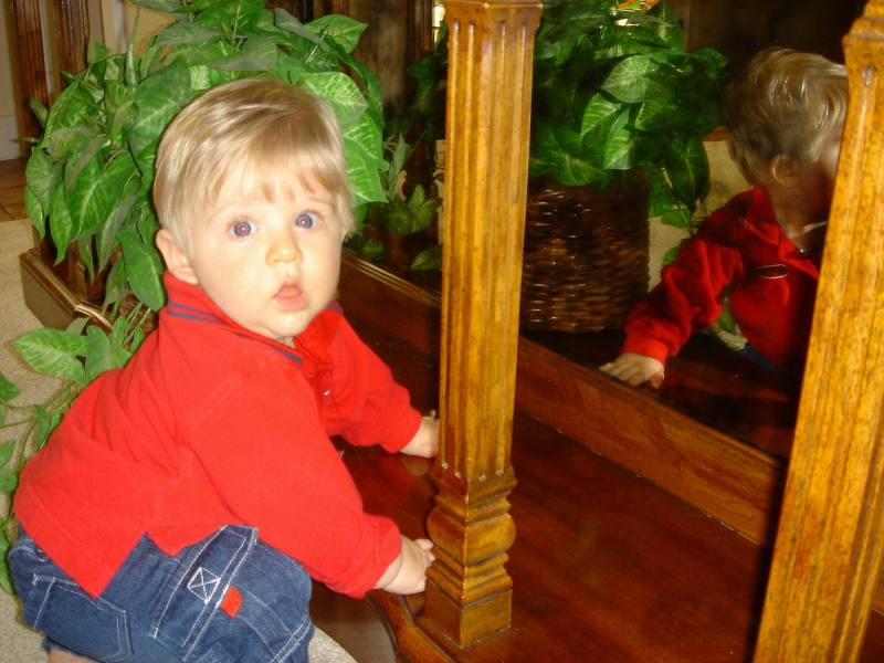 2005-10-28-19-Ian-7-months.JPG