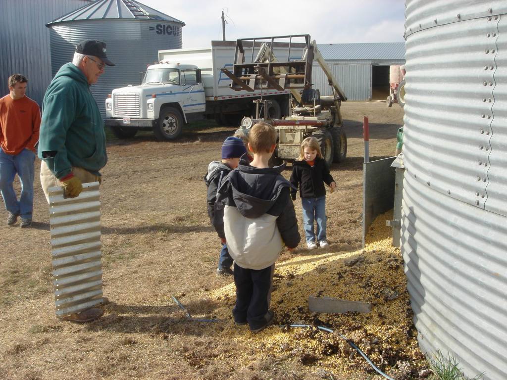 2005/11(Nov)/02(Dodd-Farm)/1024x768_2005-11-05-19-Farm.JPG