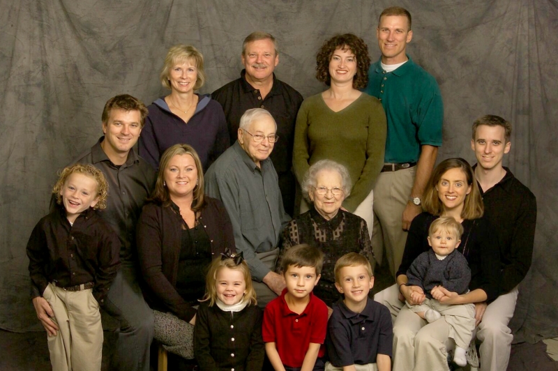 2005/11(Nov)/06(Family-Portrait-Sittings)/800x600_Hildebrands.jpg