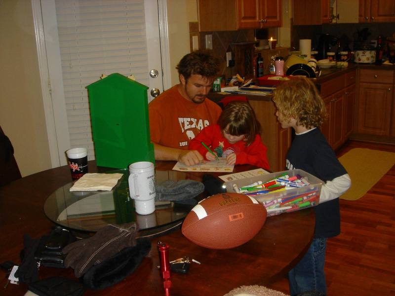 2005/12(Dec)/01(Christmas-Lights)/01(Justin-SteinerRanch)/800x600_2005-12-04-19.JPG