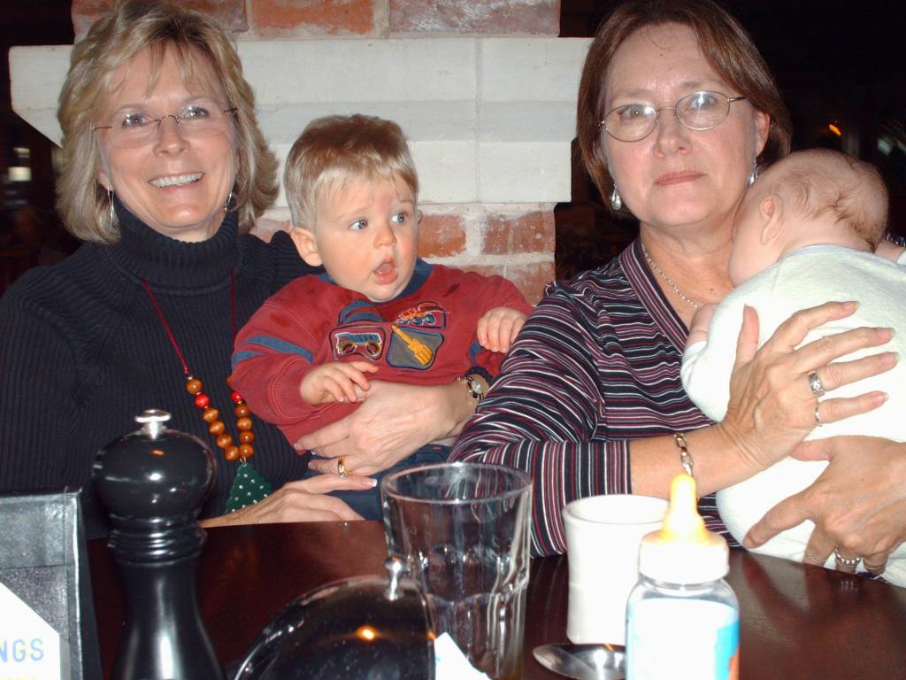 2005/12(Dec)/02(Grandkids-Misc)/2005-12-02-Ian-Janeen-Rhonda-Aiden.JPG