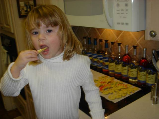 2005-12-07-Kyla-Cookies-1.JPG