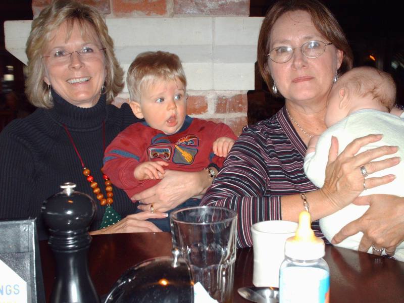 2005/12(Dec)/02(Grandkids-Misc)/2005-12-02-Ian-Janeen-Rhonda-Aiden.JPG