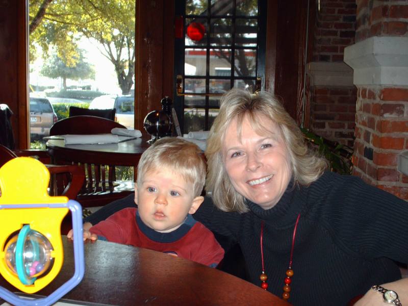 2005/12(Dec)/02(Grandkids-Misc)/800x600_2005-12-02-Ian-Janeen2.JPG