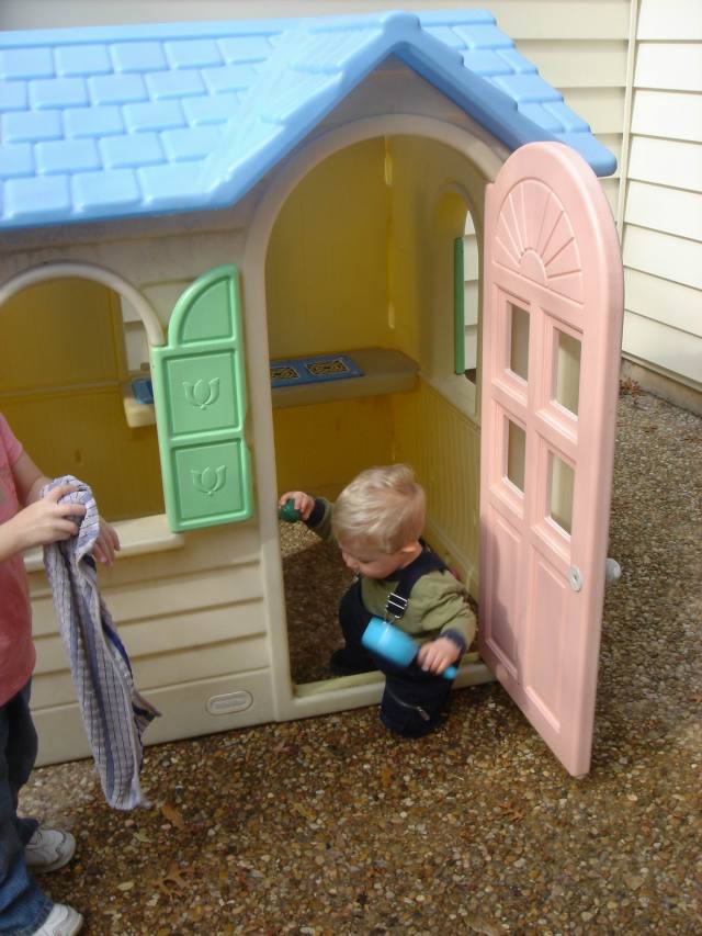 2006/01(Jan)/01(Misc)/640x480_2006-01-20-23-Kyla-Ian.JPG