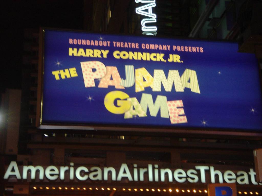 2006/01(Jan)/04(NYC)/1024x768_2006-01-29-25-Broadway-Musical-Pajama-Game.JPG
