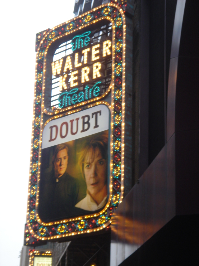 2006/01(Jan)/04(NYC)/640x480_2006-01-29-01-Matinee-Play-Doubt.JPG